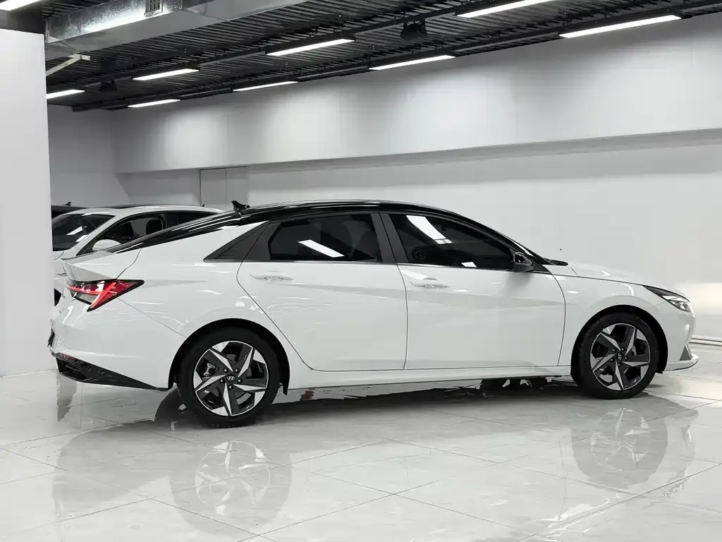 Hyundai Elantra — фото 6