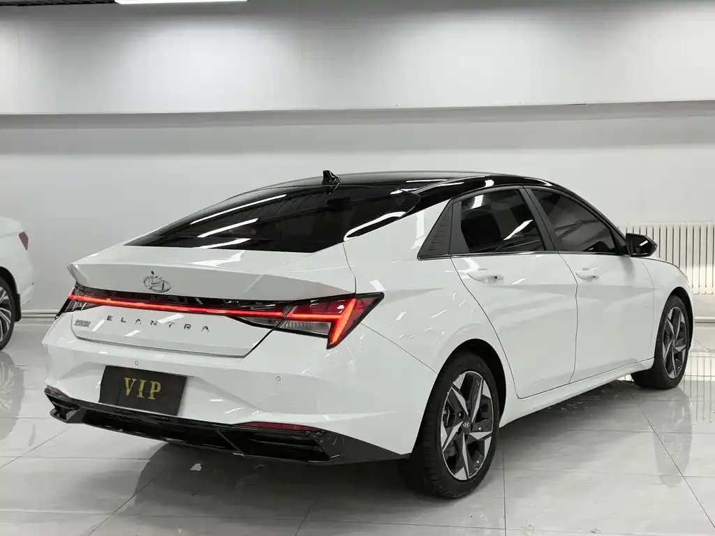 Hyundai Elantra — фото 4