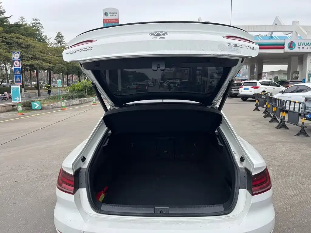 Volkswagen CC 2022 из CN, фото 4
