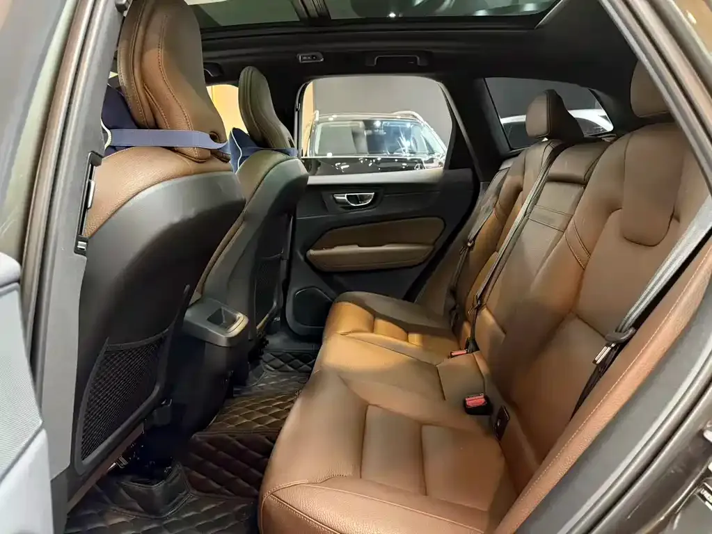 Volvo XC60 2021 из CN, фото 5