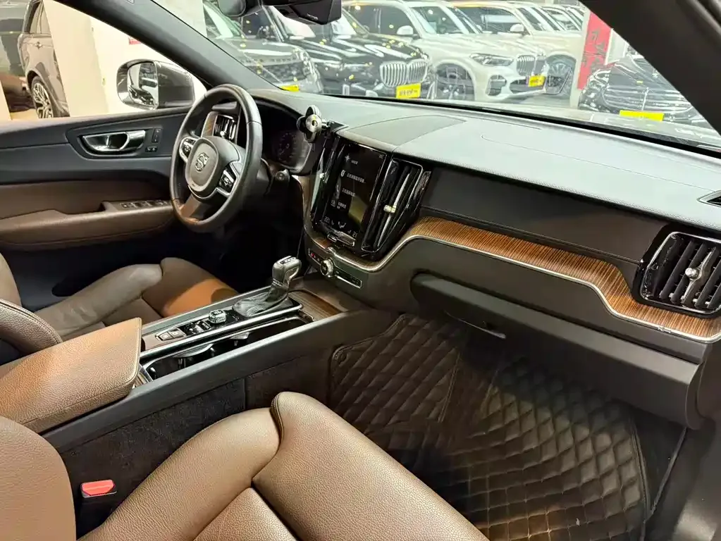 Volvo XC60 2021 из CN, фото 9