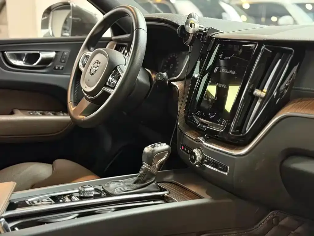 Volvo XC60 2021 из CN, фото 7