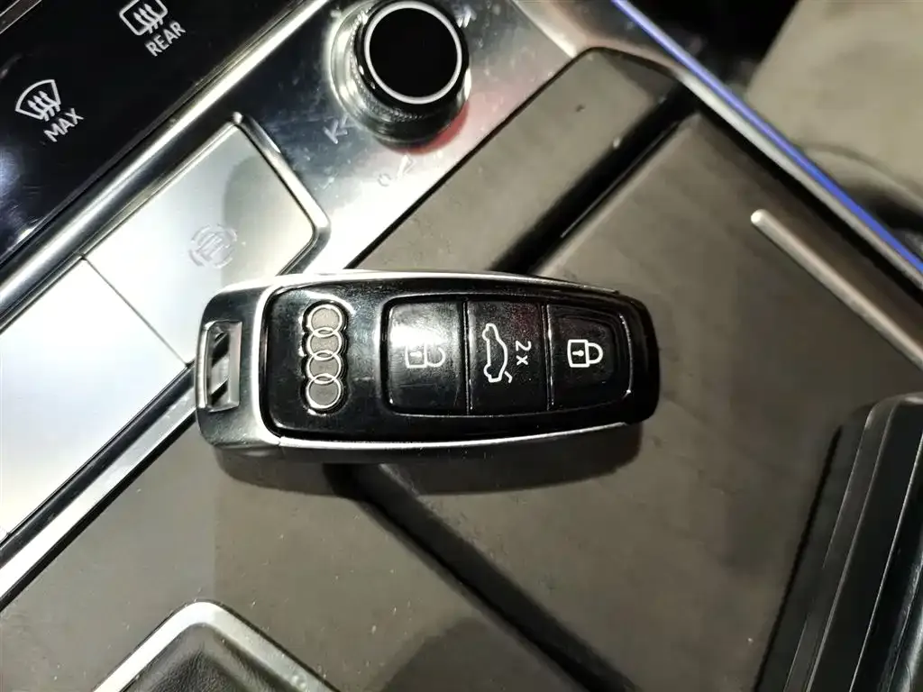 Audi A6L 2024 из CN, фото 2