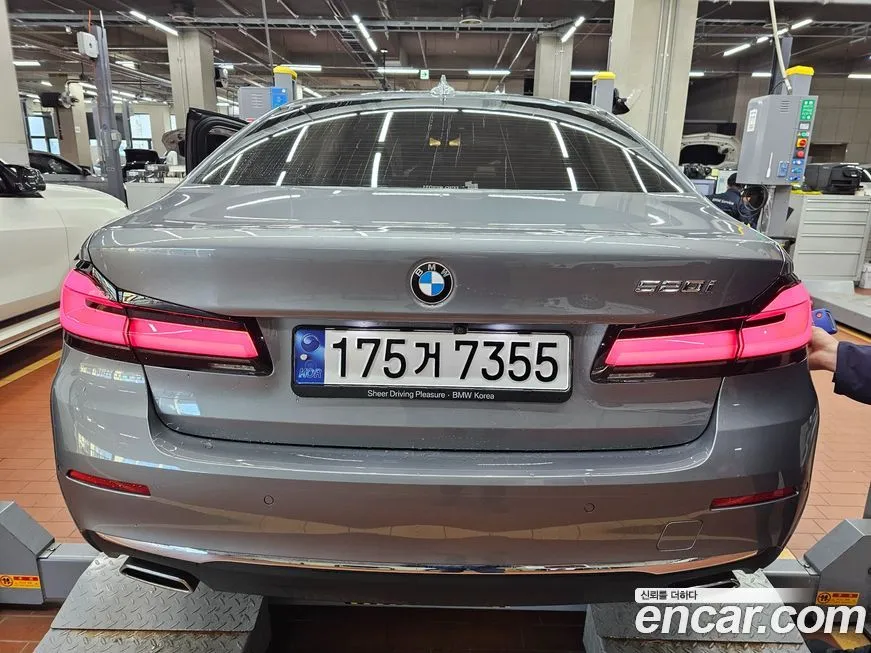 BMW 5-Series 2023 из KR, фото 2