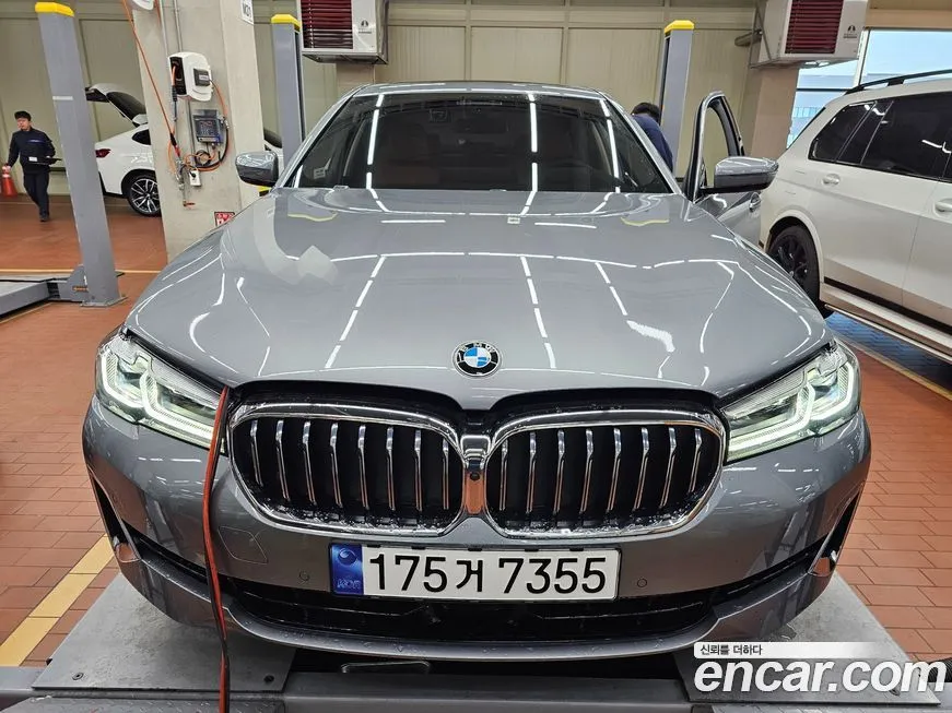 BMW 5-Series 2023 из KR, фото 1