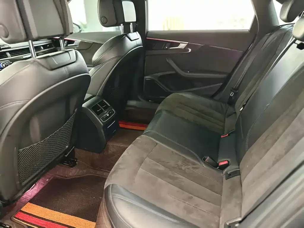Audi A4L 2024 из CN, фото 3