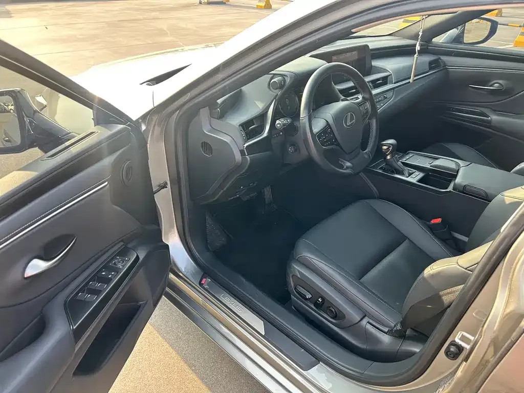 Lexus ES 2021 из CN, фото 8