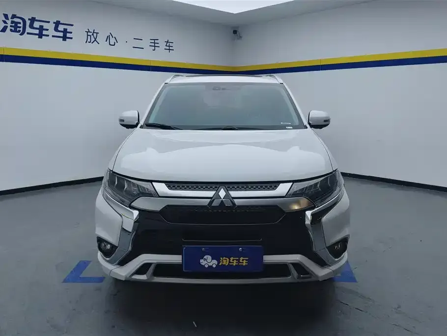 Mitsubishi Outlander 2022 из CN, фото 2