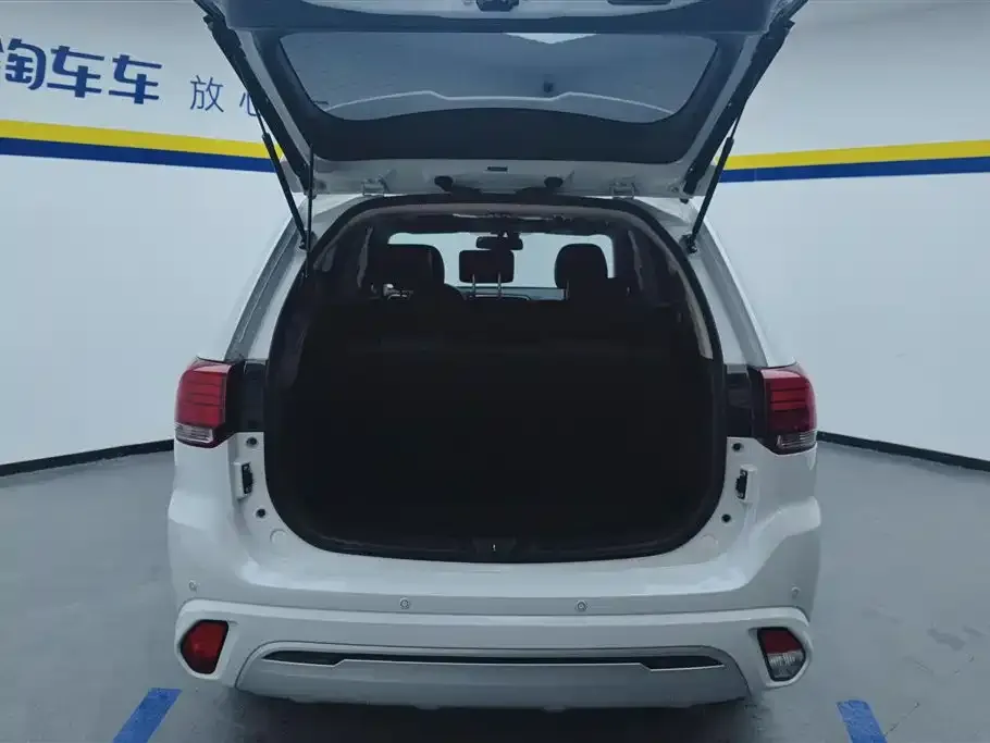 Mitsubishi Outlander 2022 из CN, фото 4