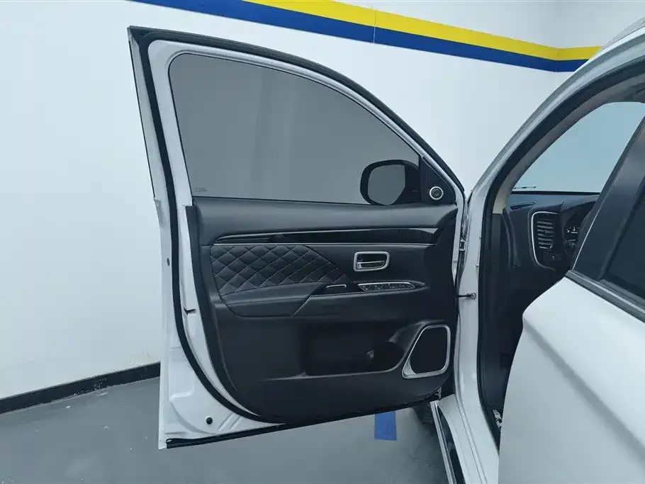 Mitsubishi Outlander 2022 из CN, фото 7