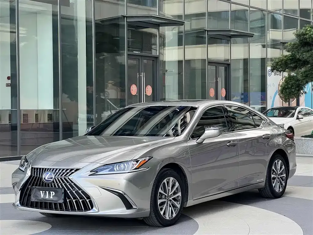 Lexus ES — фото 1