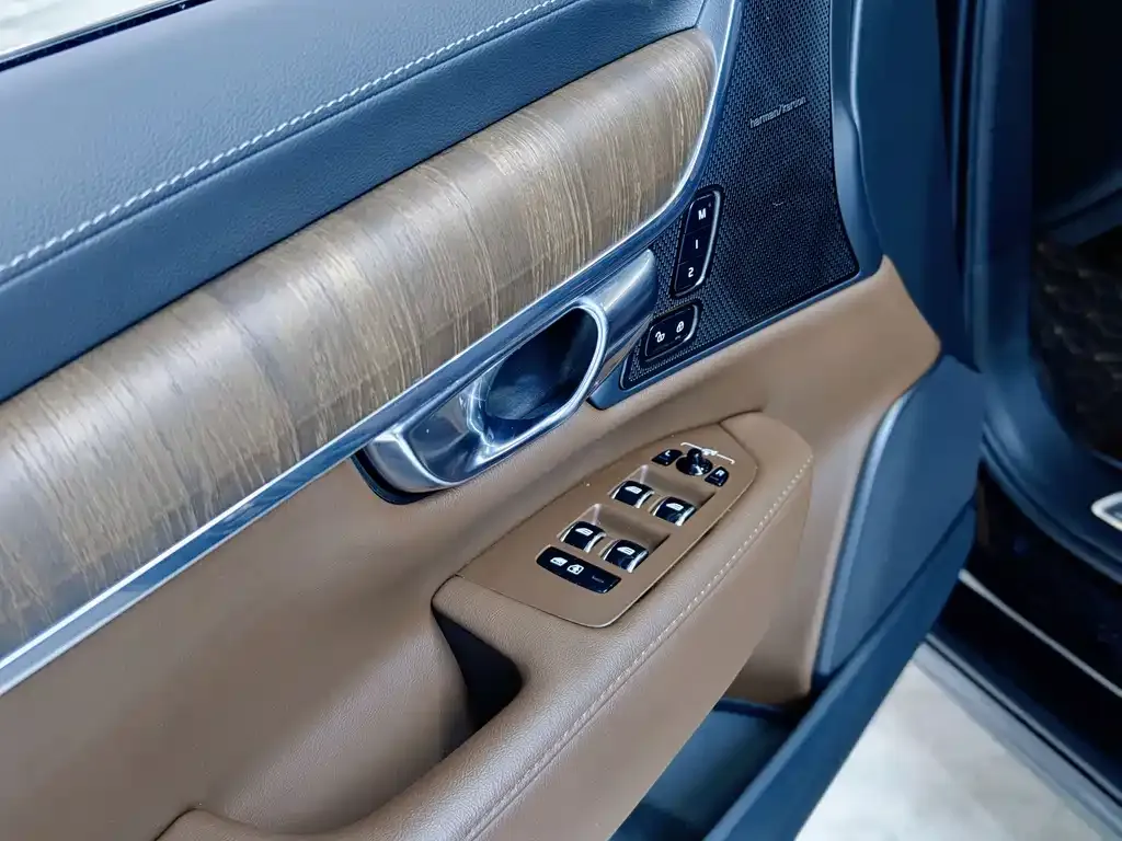 Volvo S90 2024 из CN, фото 3