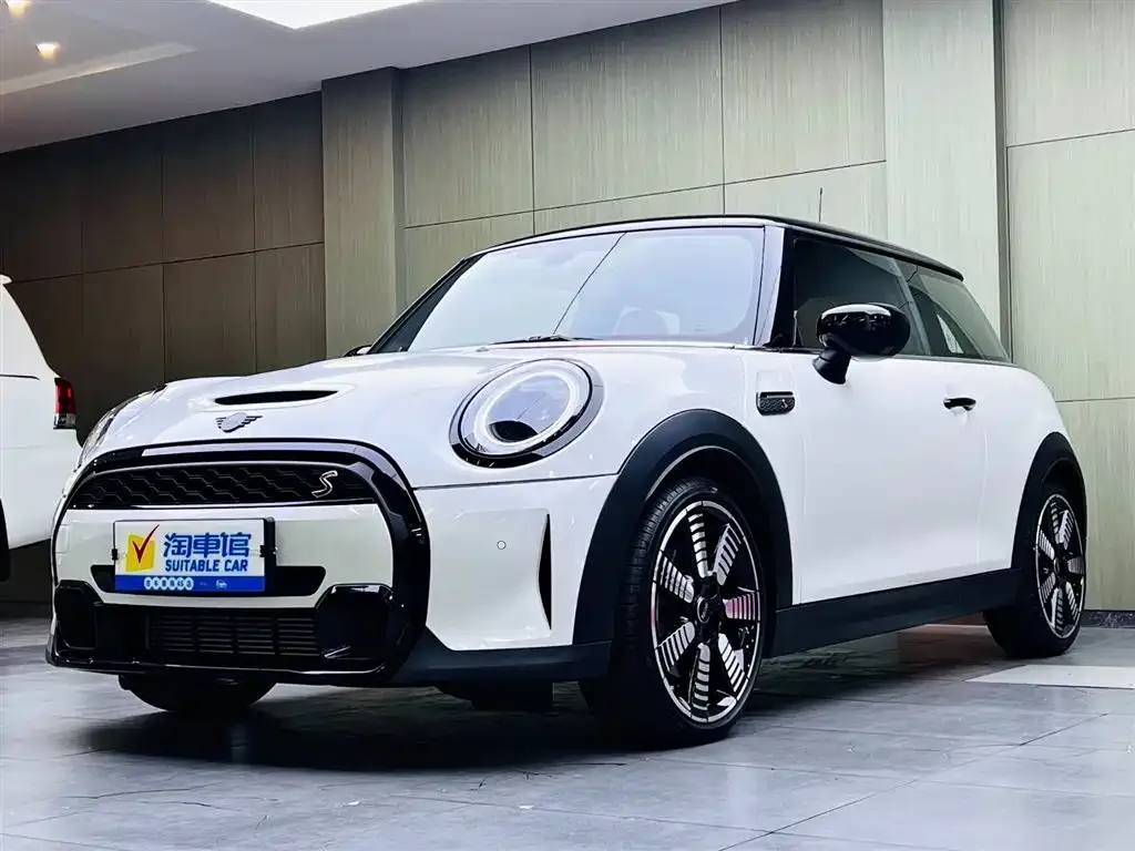 MINI Cooper (3-door) 2023 из CN, фото 1