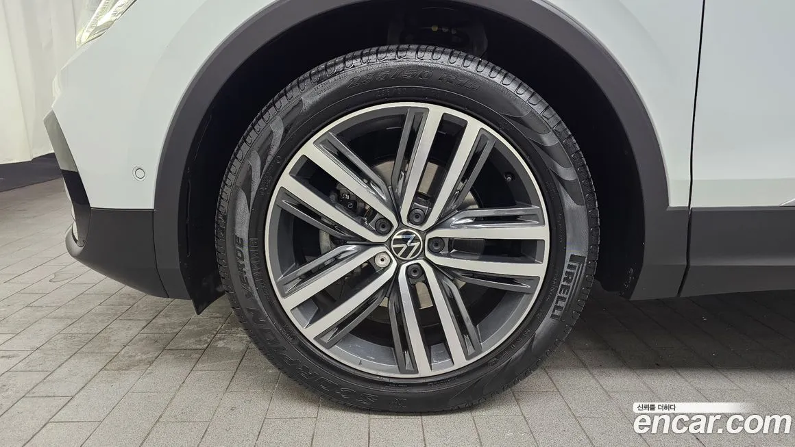 Volkswagen Tiguan — фото 9