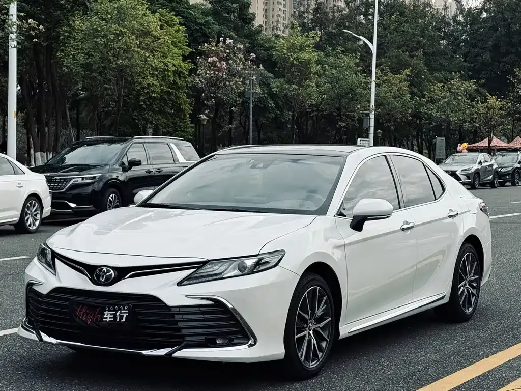 Toyota Camry 2023 из CN, фото 1
