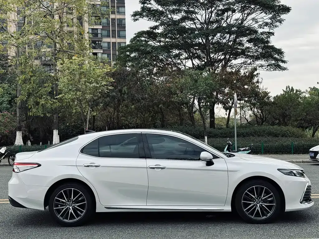 Toyota Camry 2023 из CN, фото 10