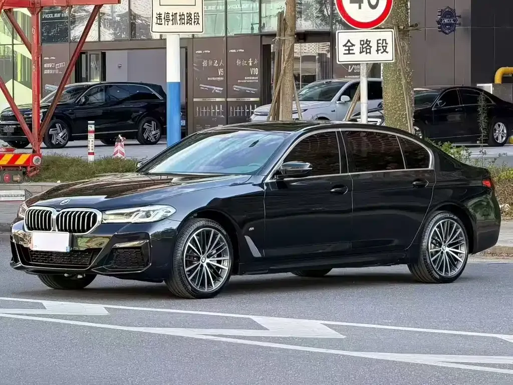 BMW 5 Series 2023 из CN, фото 1