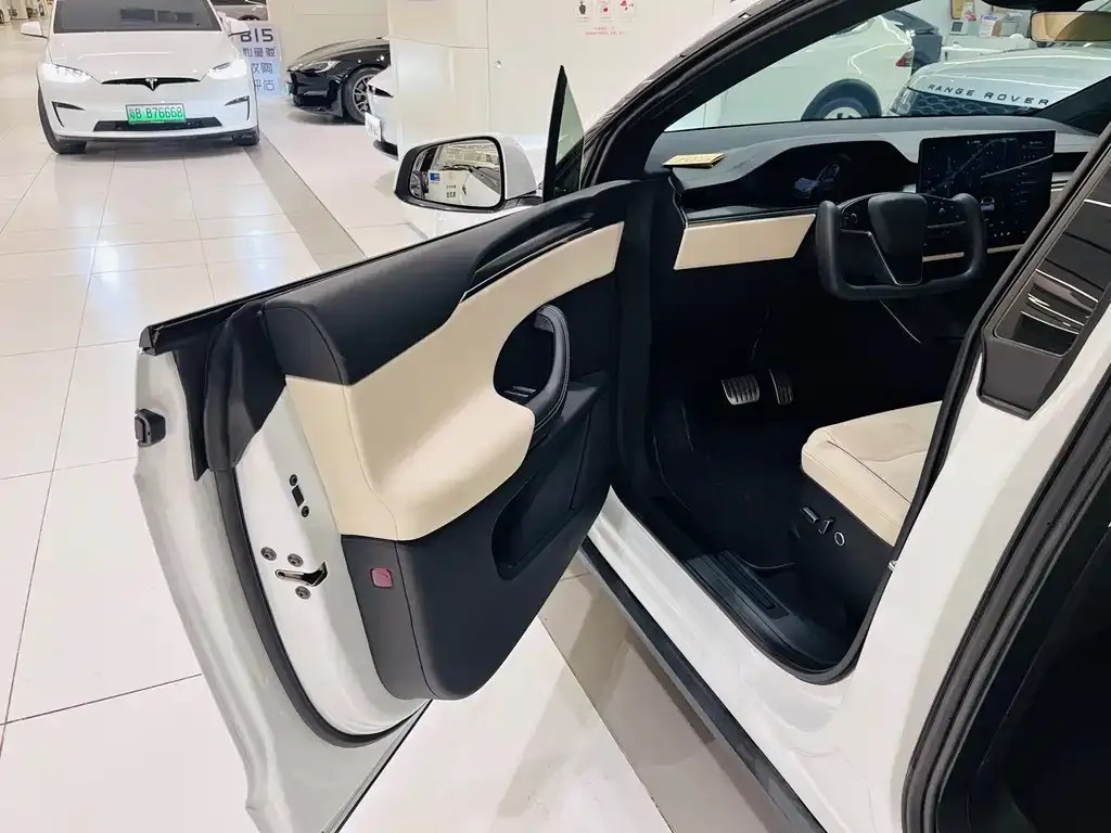 Tesla Model X — фото 7