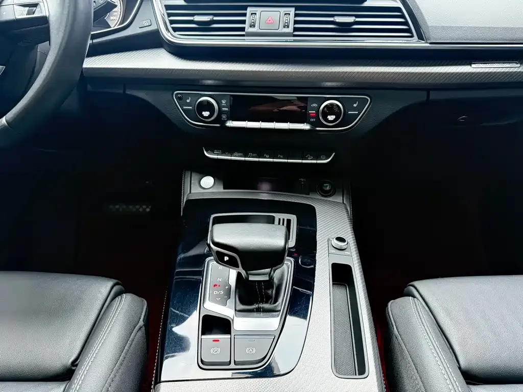 Audi Q5L — фото 2