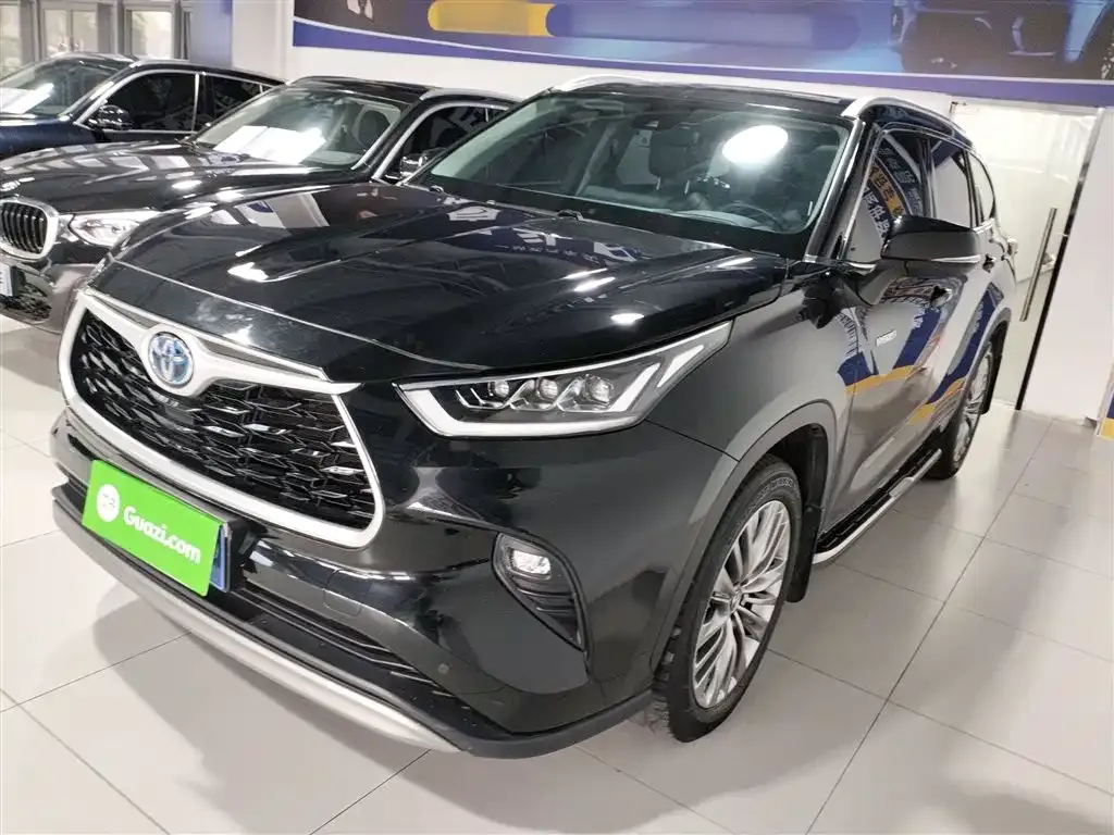 Toyota Highlander — фото 1