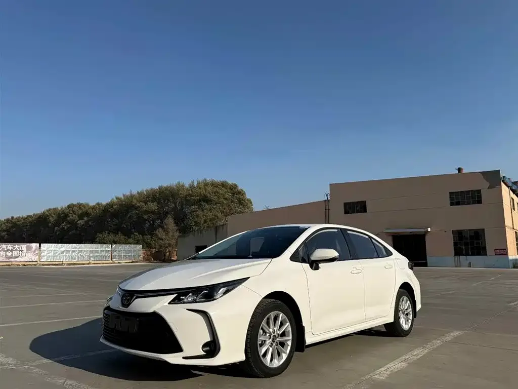 Toyota Corolla — фото 1