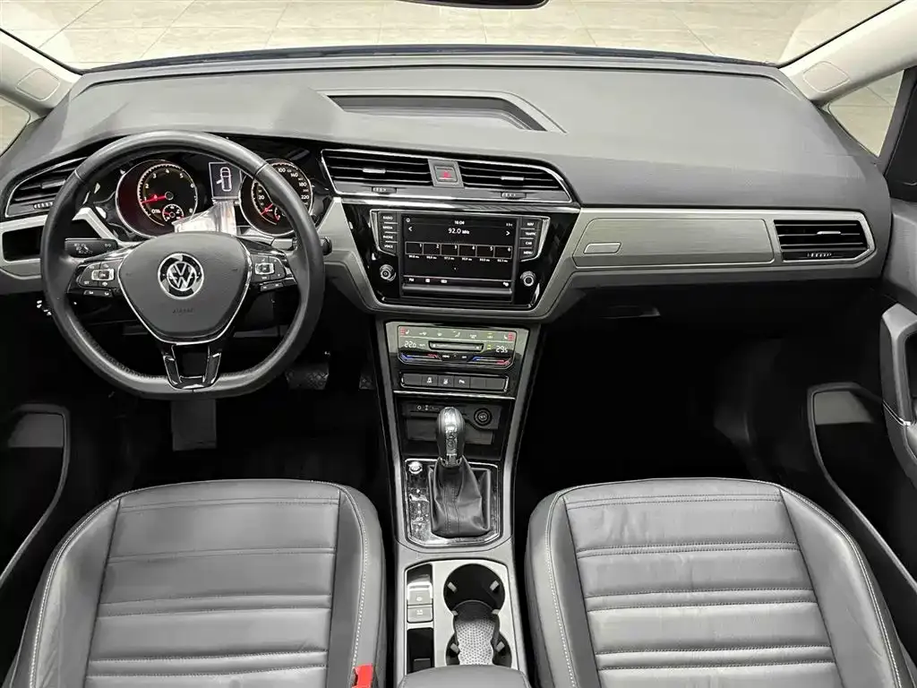 Volkswagen Touran 2021 из CN, фото 3