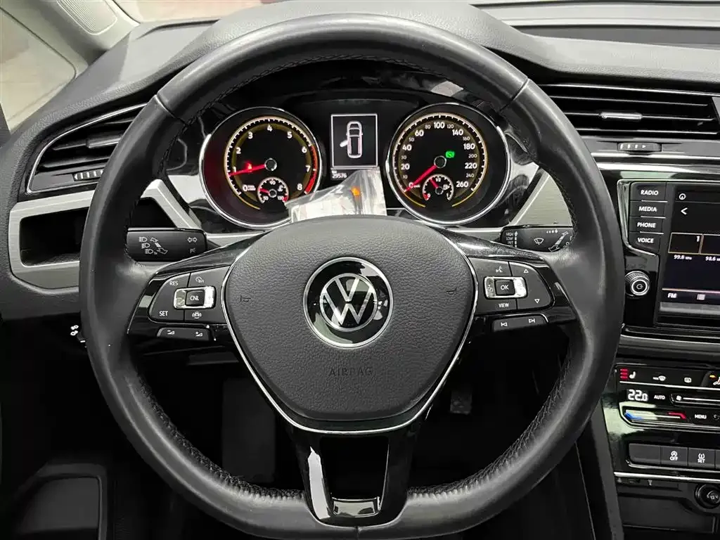 Volkswagen Touran 2021 из CN, фото 4