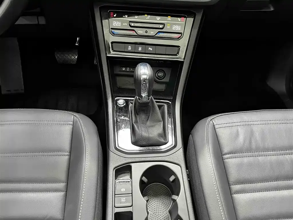 Volkswagen Touran 2021 из CN, фото 6