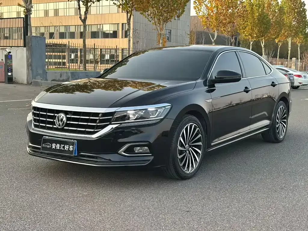 Volkswagen Passat — фото 1