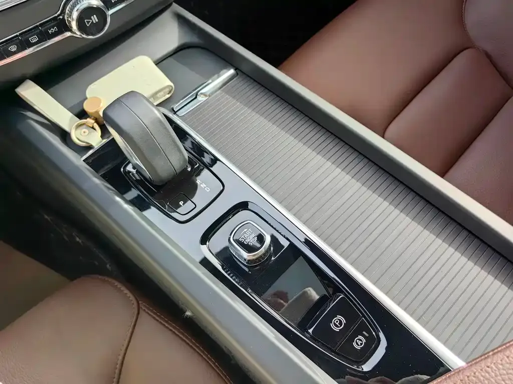 Volvo XC60 2022 из CN, фото 7
