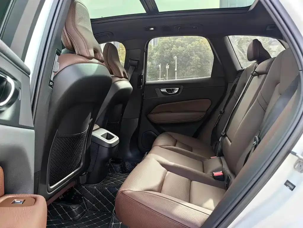 Volvo XC60 2022 из CN, фото 2