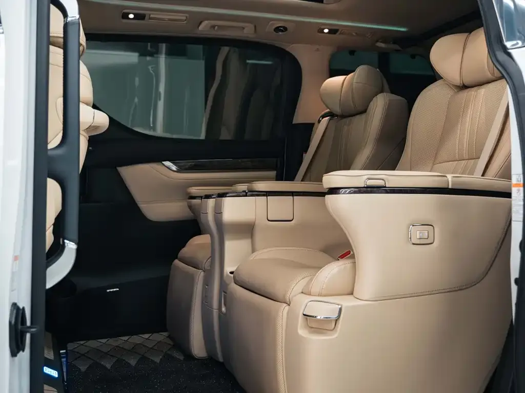 Toyota Vellfire 2024 из CN, фото 8