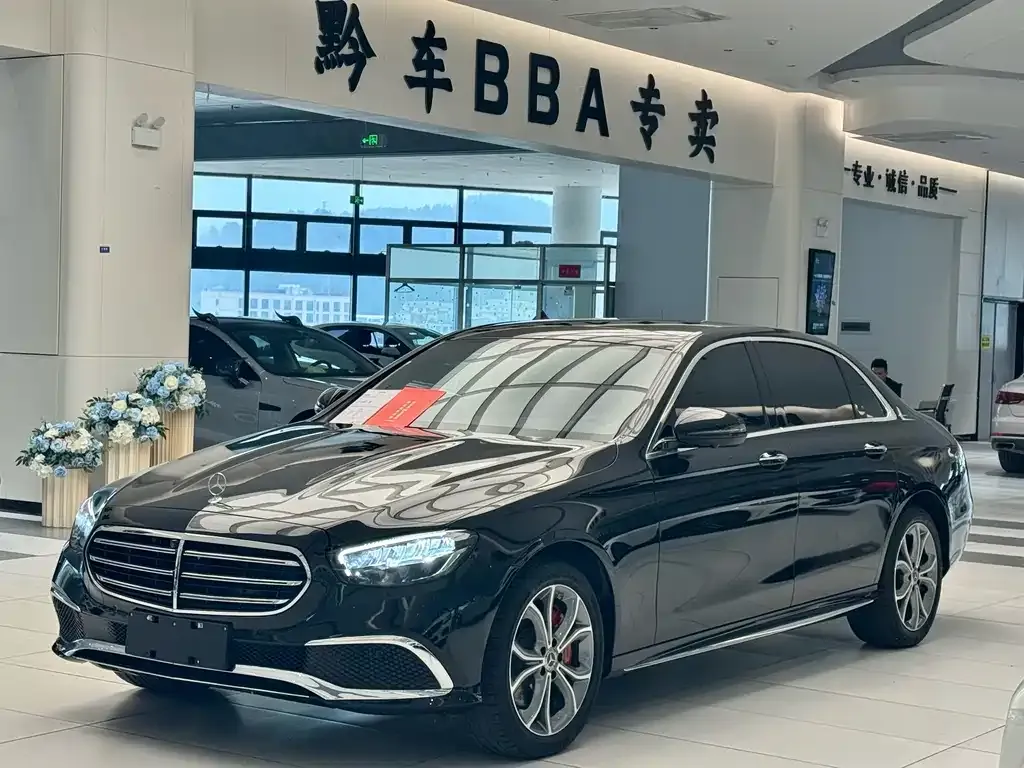 Mercedes-Benz E-Class — фото 1