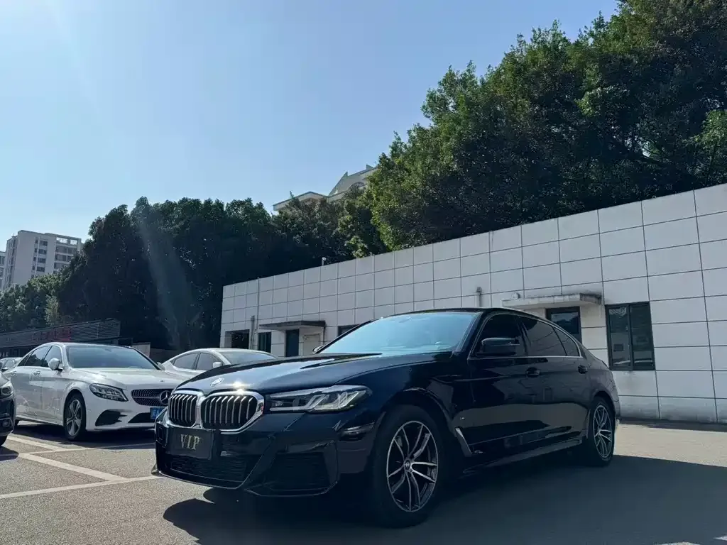 BMW 5 Series — фото 1