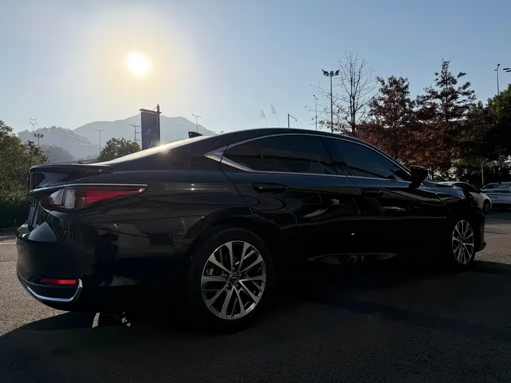 Lexus ES 2024 из CN, фото 2