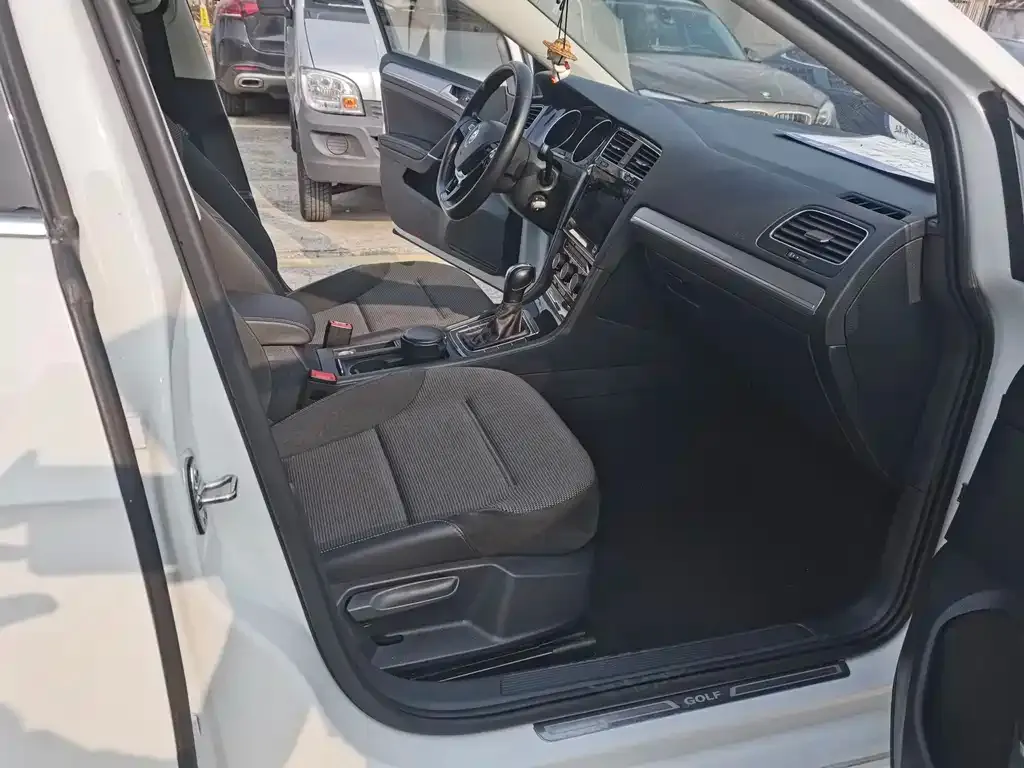 Volkswagen Golf 2021 из CN, фото 4