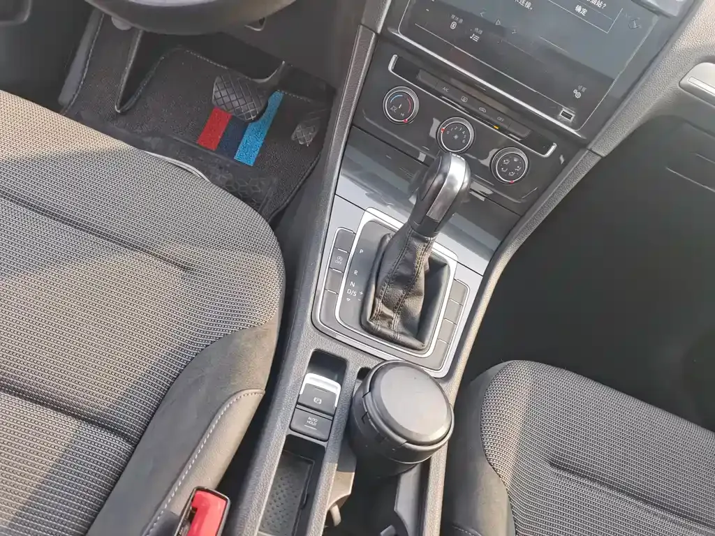 Volkswagen Golf 2021 из CN, фото 10