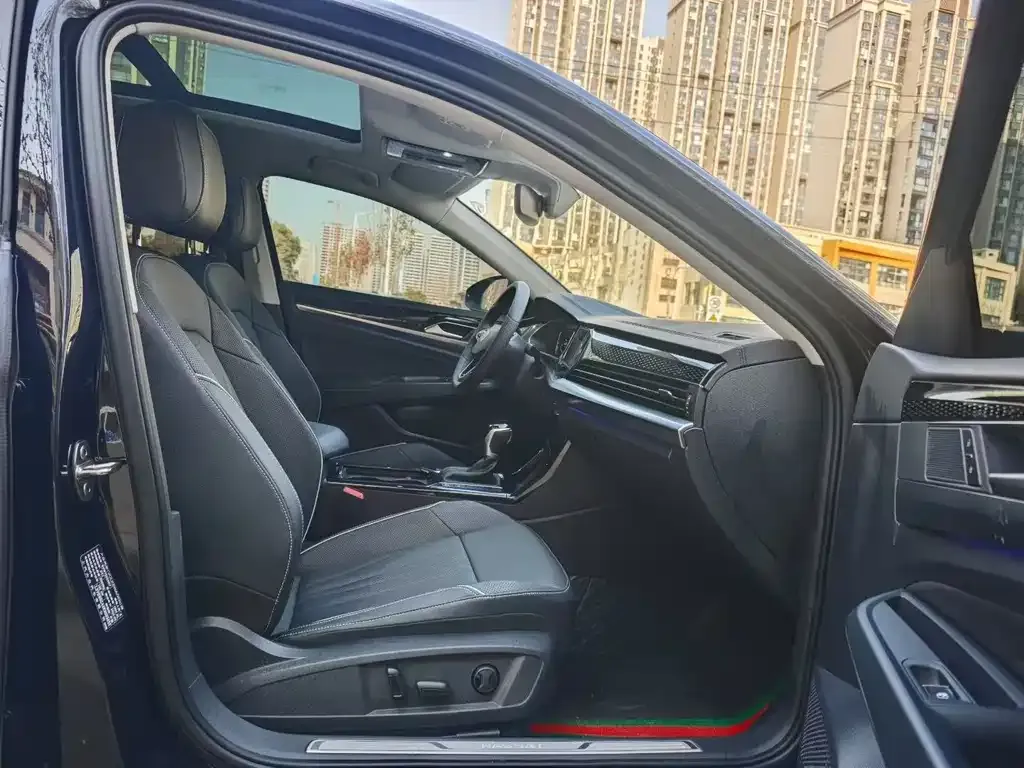 Volkswagen Passat 2024 из CN, фото 2