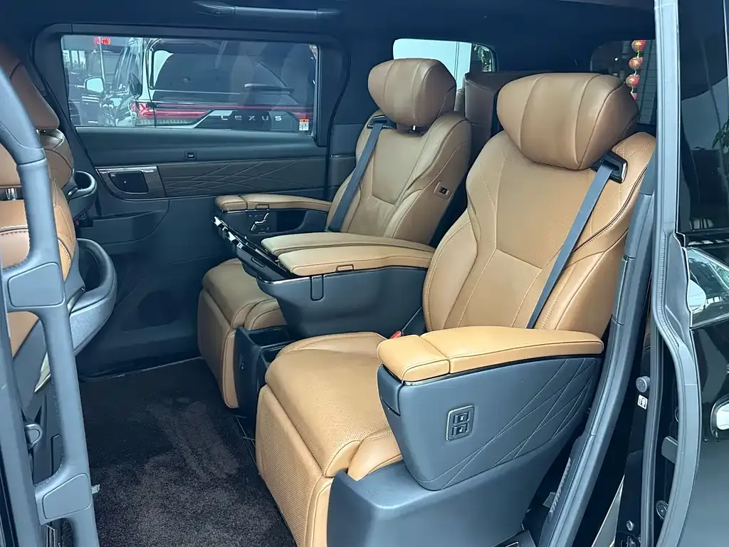 Toyota Vellfire 2024 из CN, фото 8