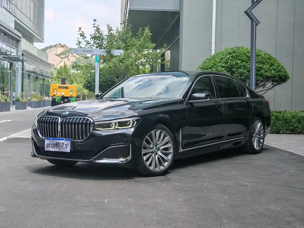 BMW 7 Series — фото 1