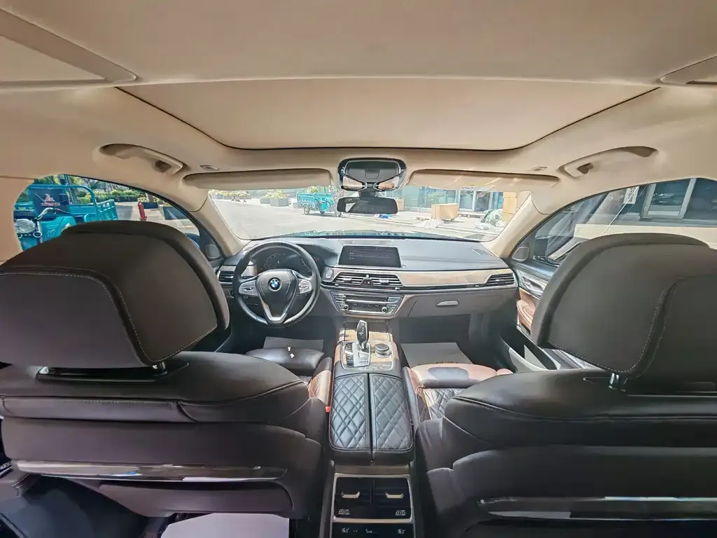 BMW 7 Series — фото 10