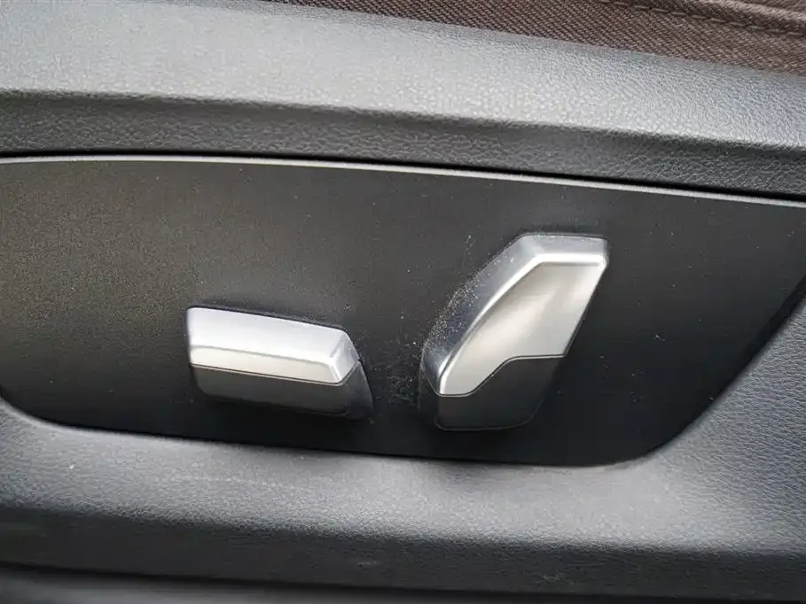 BMW 5 Series 2021 из CN, фото 9