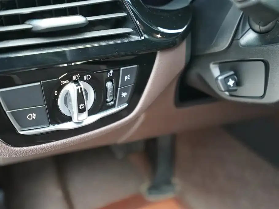 BMW 5 Series 2021 из CN, фото 3