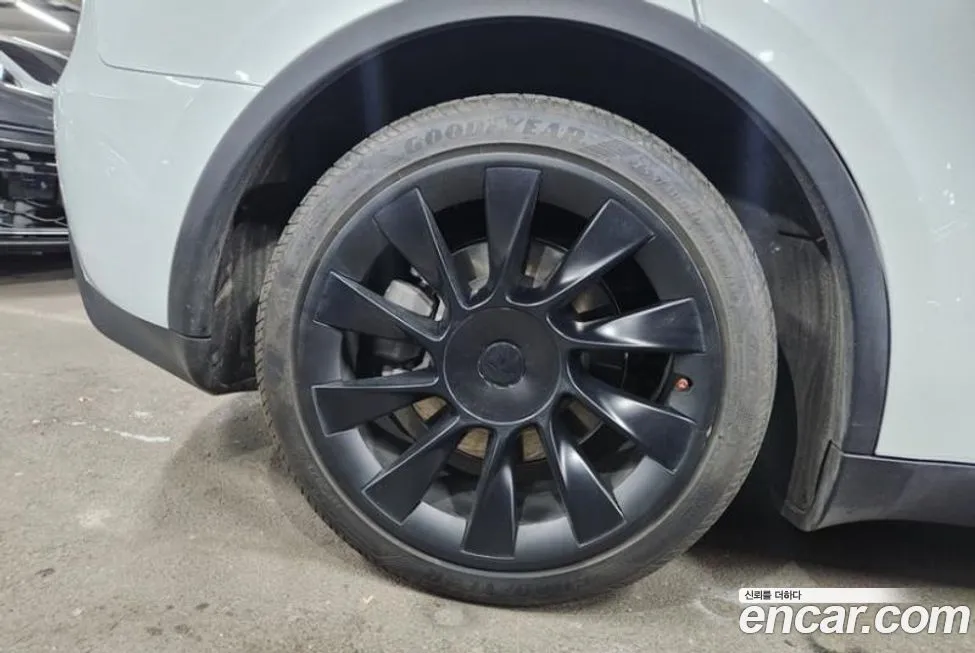 Tesla Model Y — фото 4
