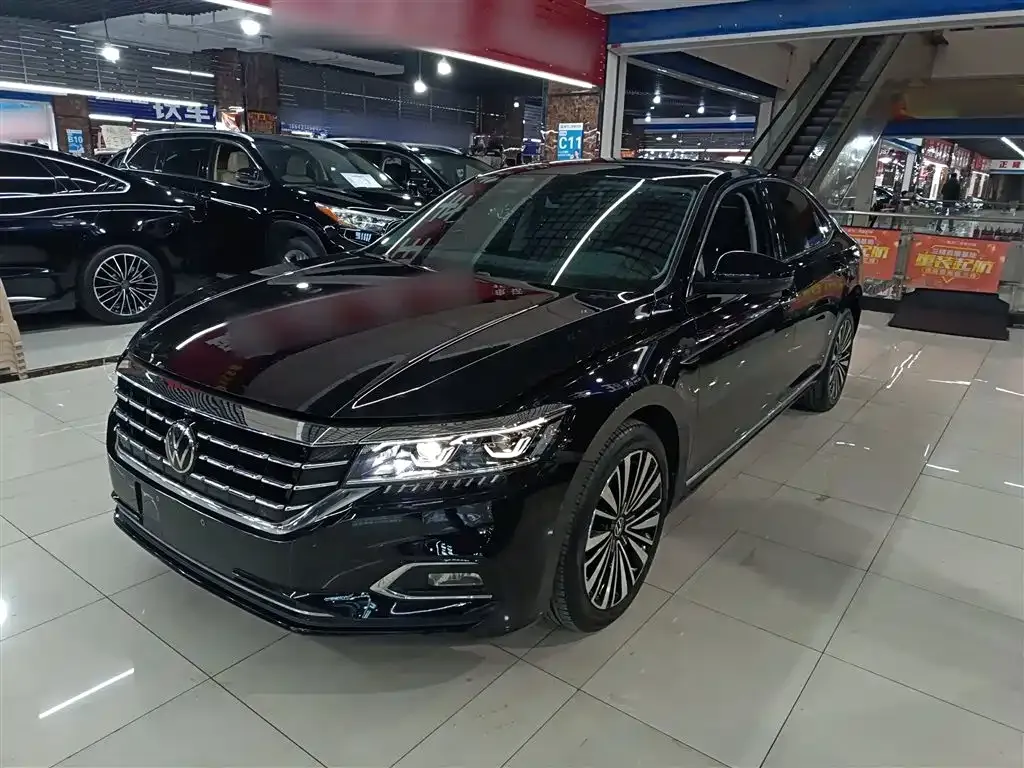 Volkswagen Passat — фото 1