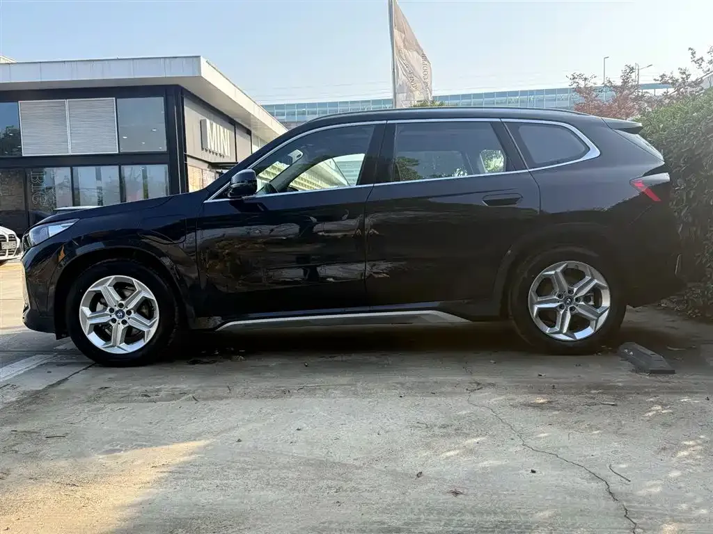 BMW iX1 2024 из CN, фото 3