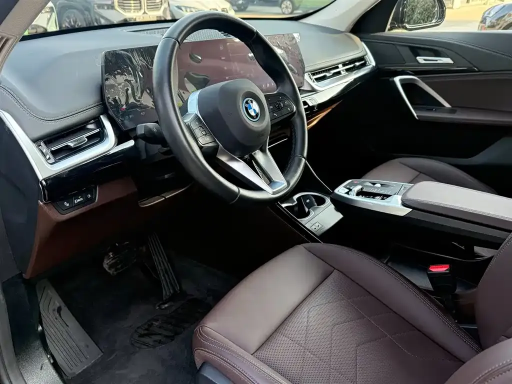 BMW iX1 2024 из CN, фото 2