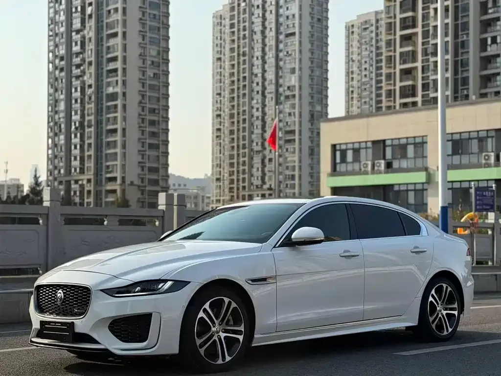 Jaguar XEL — фото 1