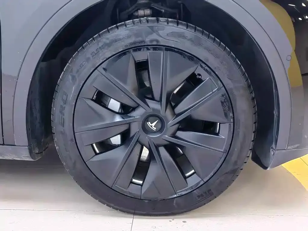 Tesla Model Y — фото 5