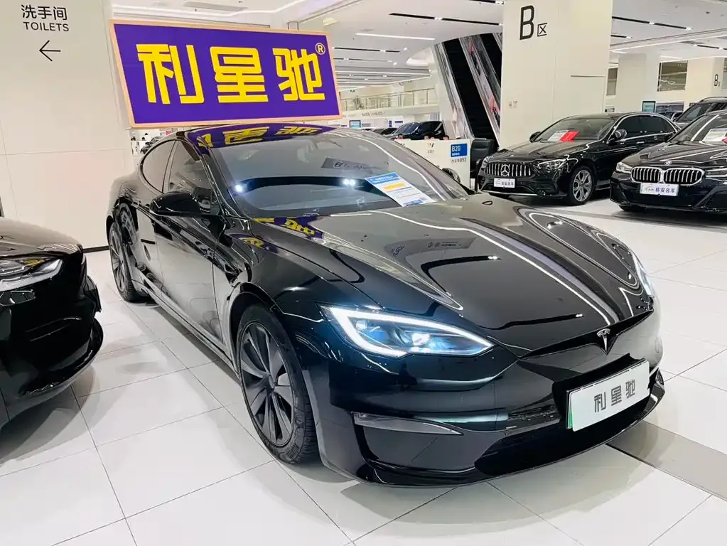 Tesla Model S — фото 1